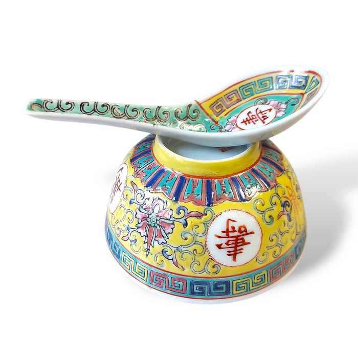 Порцелянова піала з ложкою "У довголіття немає кордонів" /China  1960р