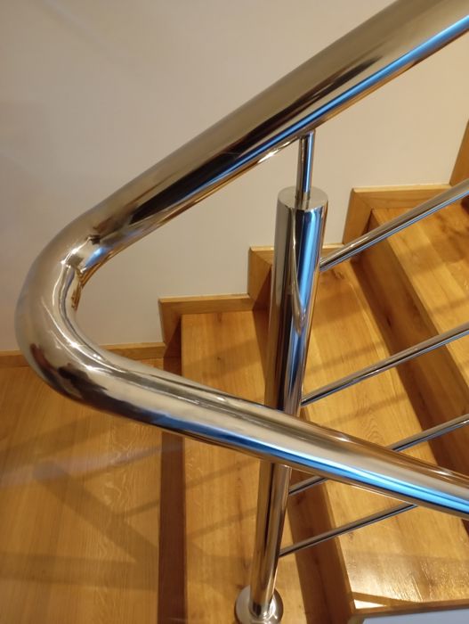 Balustrady nierdzewne szklane schody bramy