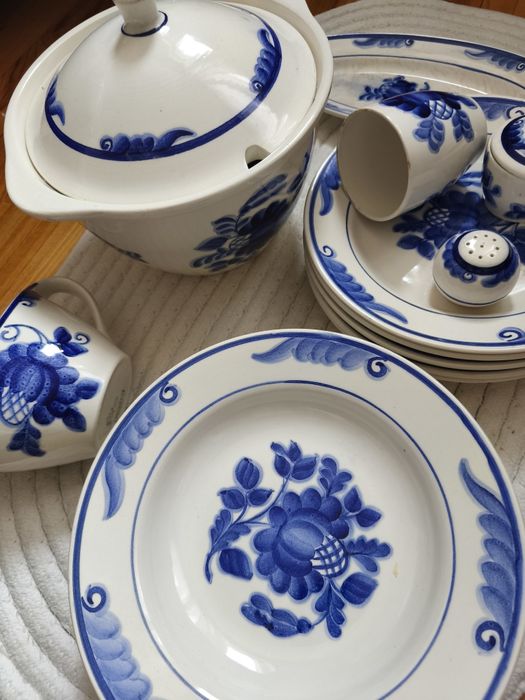 Набор посуды, Буды