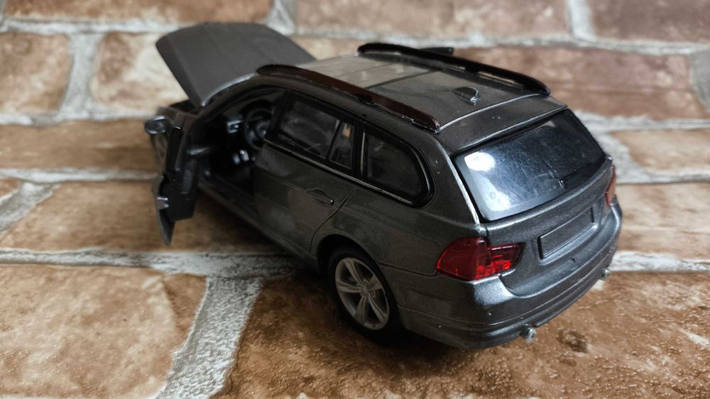 Модель авто BMW S Series Touring 1:24 Bburago