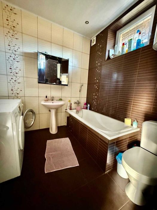 Продаж будинку з ремонтом і земельною ділянкою 33 сотих біля Львова