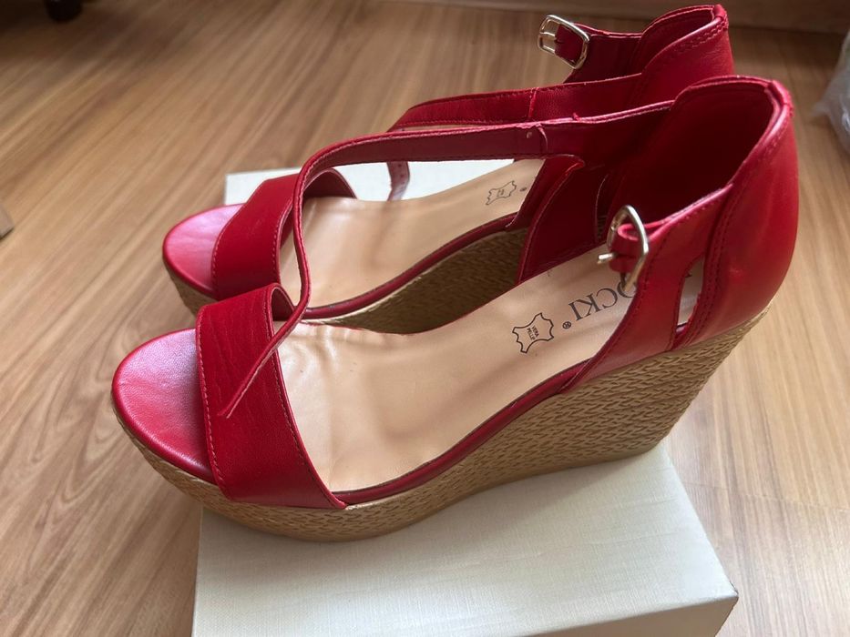 Buty sandały na koturnie