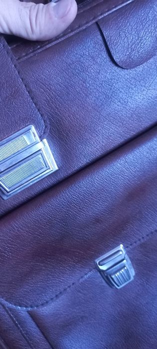 Портфель кожанный новый