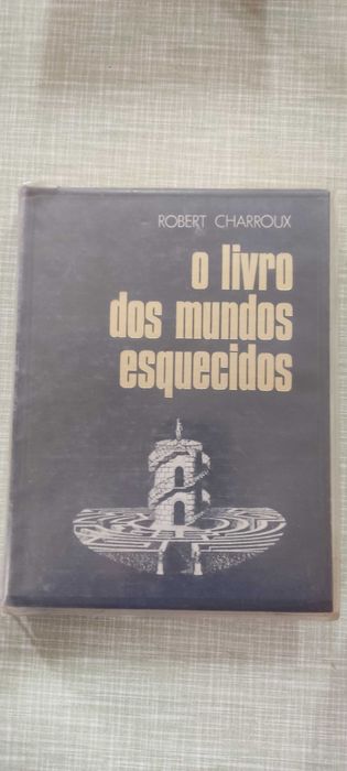 Oito livros temas variados
