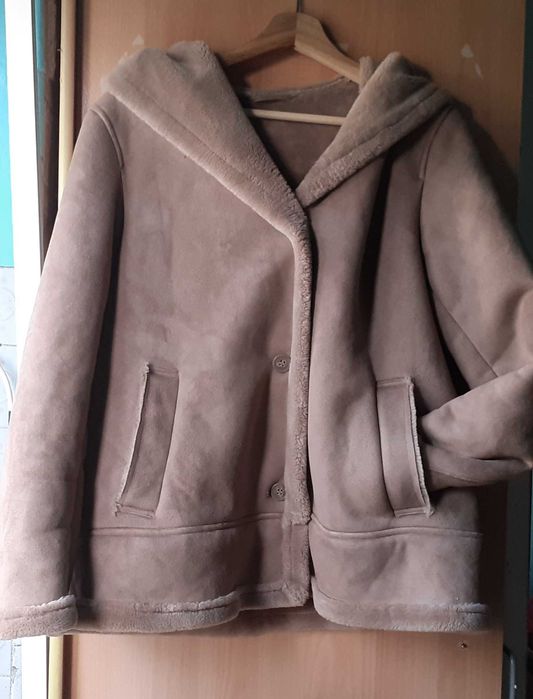 Casaco quente com capuz castanho  el corte inglés M