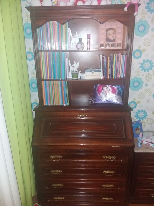 Escrevaninha em Mogno e estante