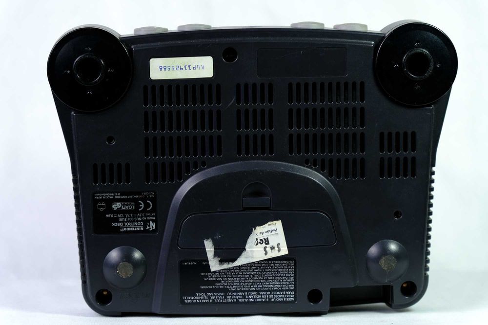 Nintendo 64 cinza completa e comando vermelho completa com cabos