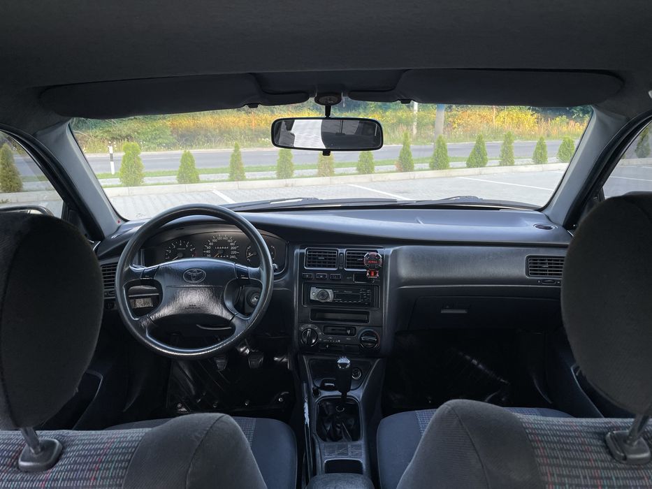 Toyota Carina E 1.6 бензин