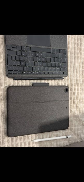 iPad 256gb 10.2’ + klawiatura Logitech Combo Touch + Apple Pencil