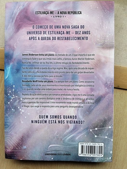 Livro  Vigia-me       Autora- Tahereh Mafi