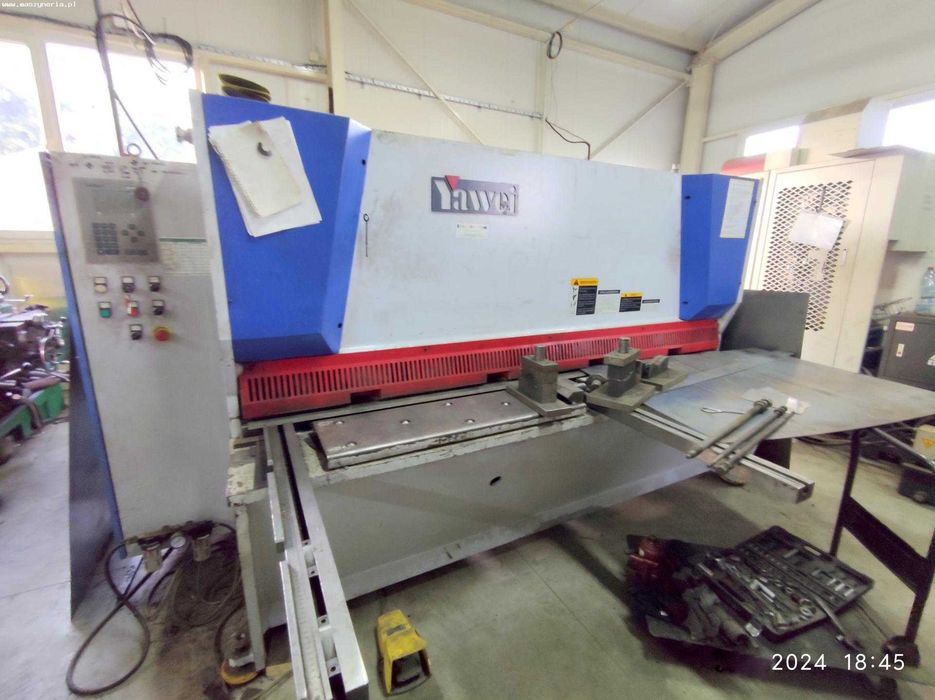 Nożyce gilotynowe YAWEI L6SK 6X2500