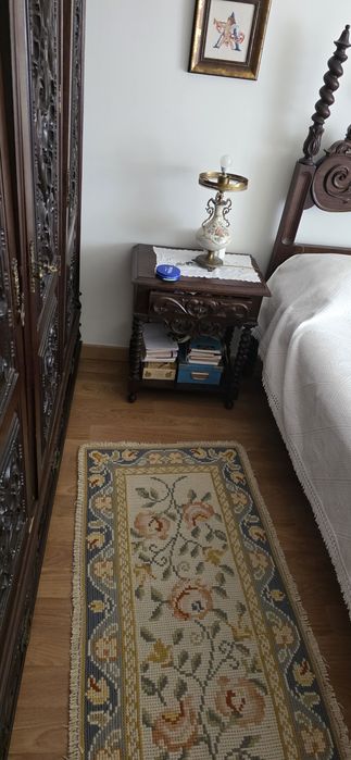 Quarto de casal em madeira de castanho