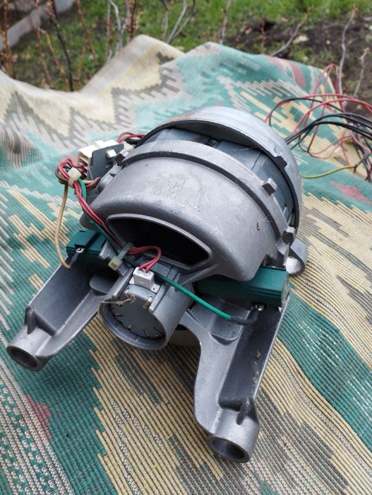 Продам  двигуни до пральної машини Індезід.