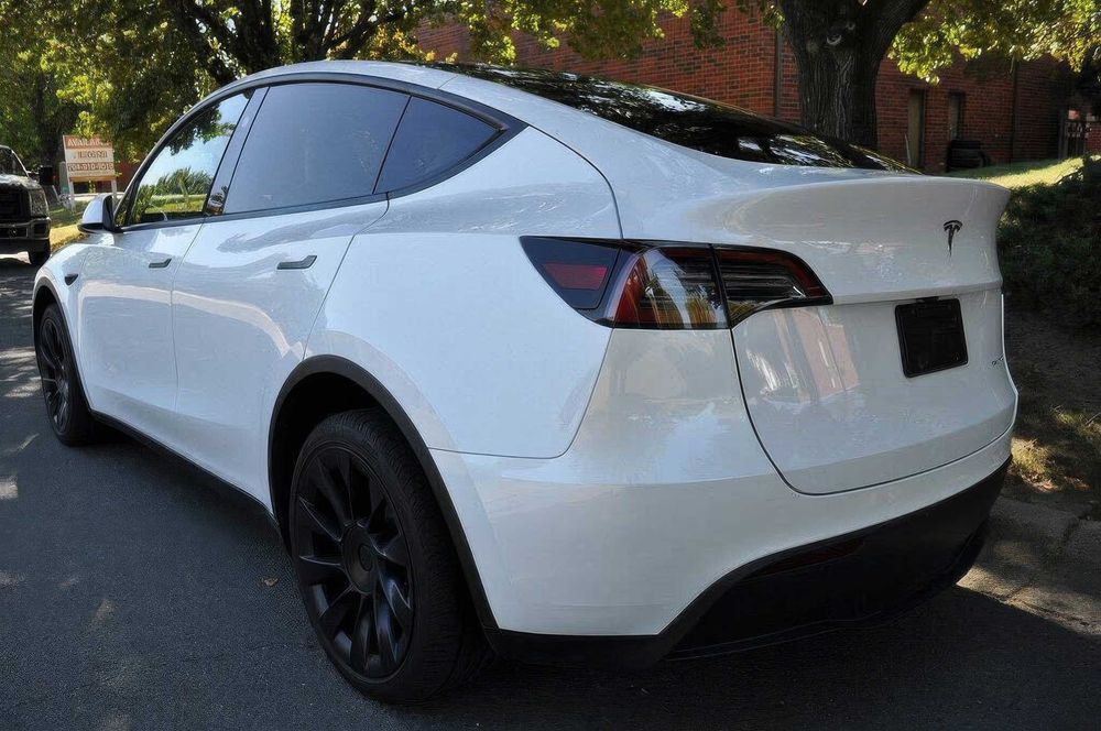 Tesla Model Y Long Range      2023