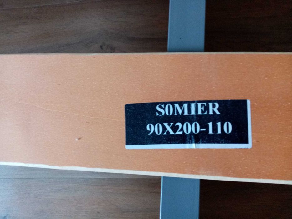 Cama de solteiro com estrado