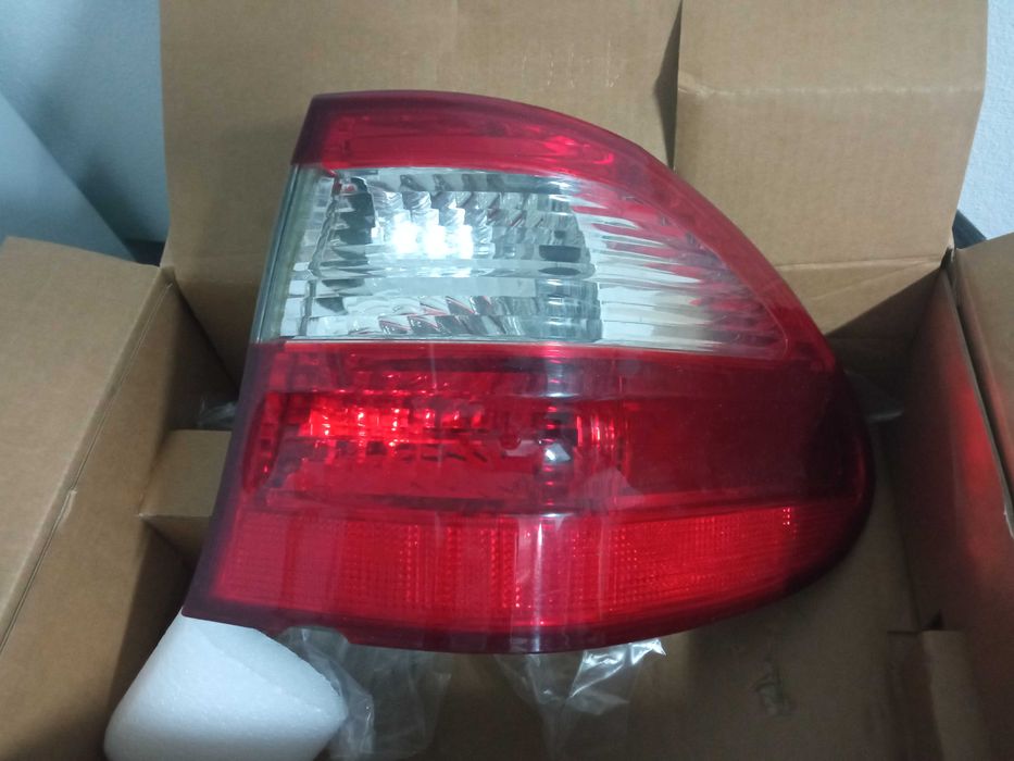 2 Farolins (interior e ilharga) do lado direito 90,00€ - Mercedes W211