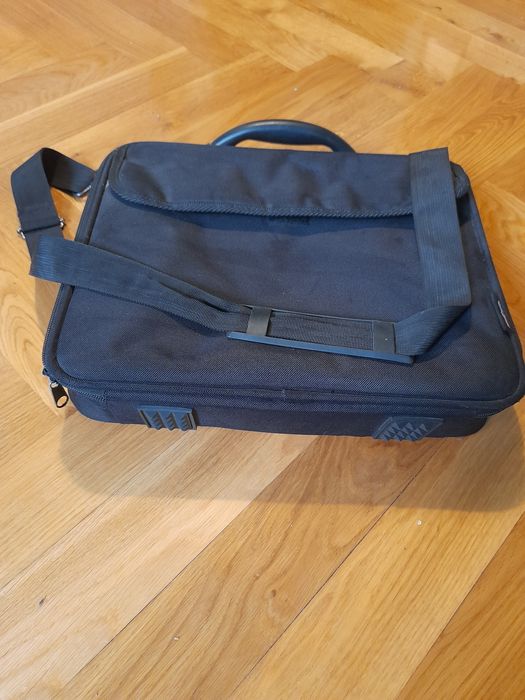 Torba Semi Line na laptop