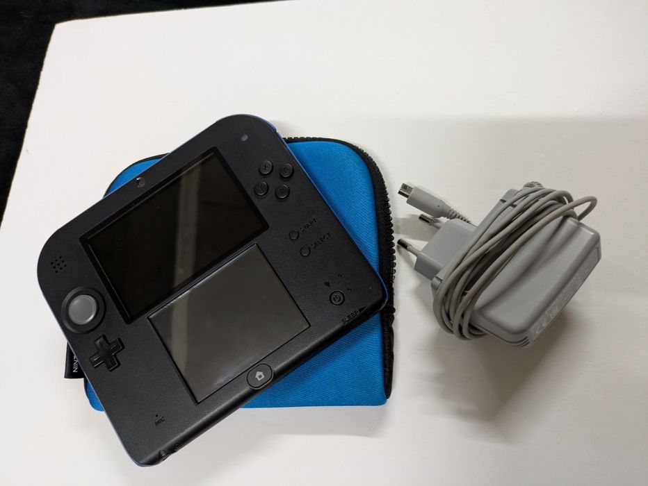 Nintendo 2DS (Super Mario Bros.2)
Super Mario Bros.2) pré instalado
Ca