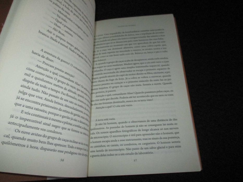 Livro Piloto de Guerra Antoine de Saint-Exupéry Livros do Brasil