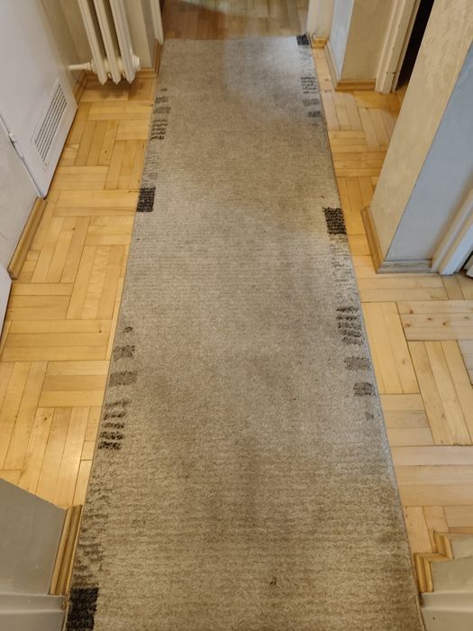 dwa chodniki beżowe