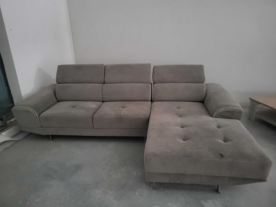 Sofá com chaise long