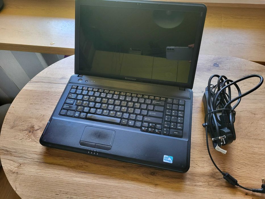 Laptop Lenovo g550 z zasilaczem