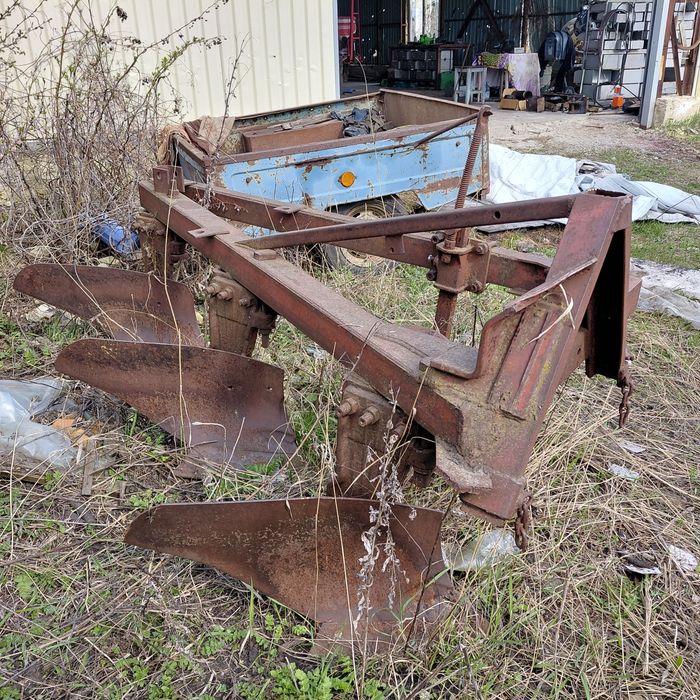 Продам плуг ПЛ-3,35