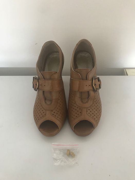 Sapatos Castanhos Camel Nº 37 como NOVOS