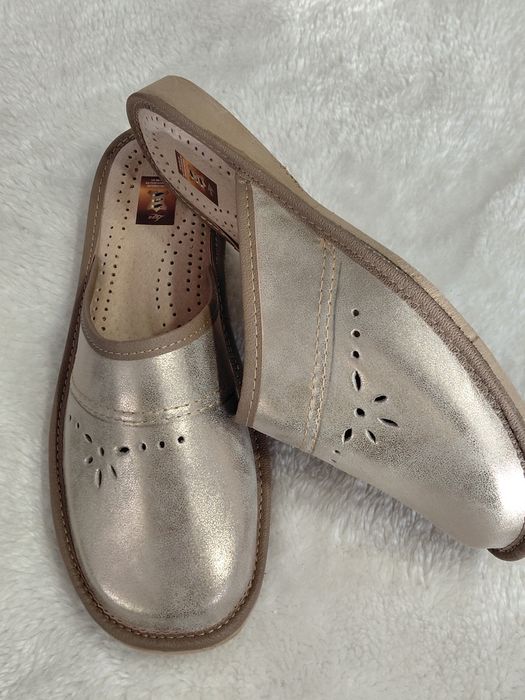 Skórzane pantofle damskie, rozmiar 40