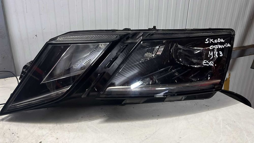 Farol Esquerdo Skoda Octavia Mk3 (5E)
