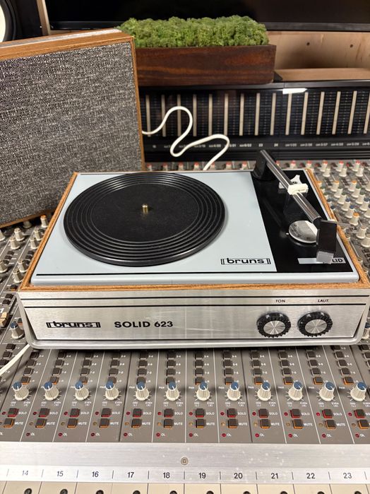 Gramofon Bruns Solid 623