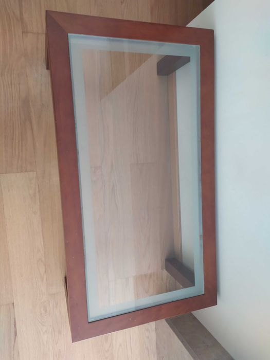 Mesa de centro em cerejeira com tampo de vidro
