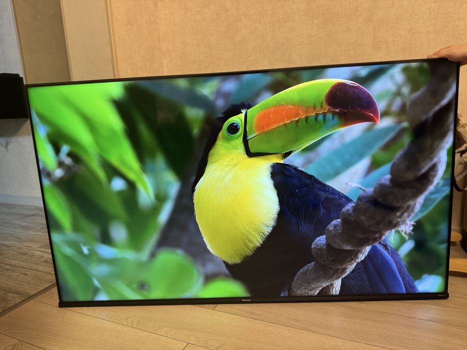Телевізор Hisense55A6B в ідеальному стані