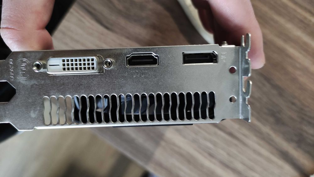 Видеокарты AMD Radeon RX 560 4GB / Тип памяти GDDR5