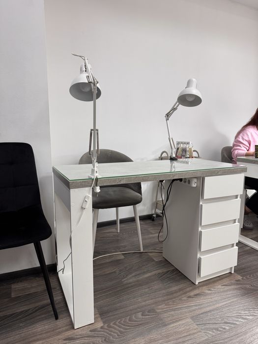 Продам два столи