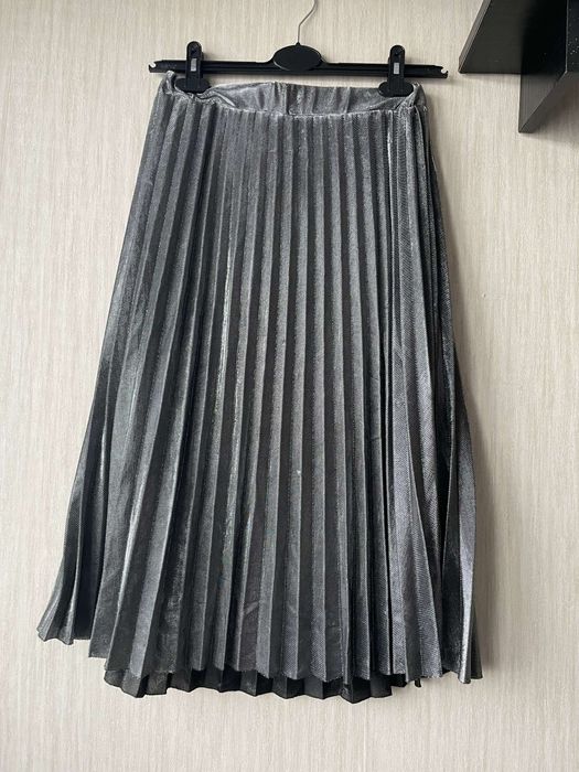 Szara spódnica midi z błyszczącego materiału Primark 40