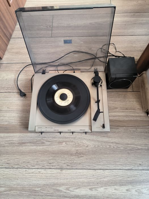 Sprzedam gramofon UNITRA z czasów PRL-u sprawny