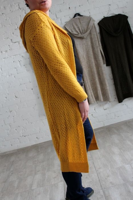 Narzutka sweterek z kapturem TYŁ serce r.40-46 BEŻ