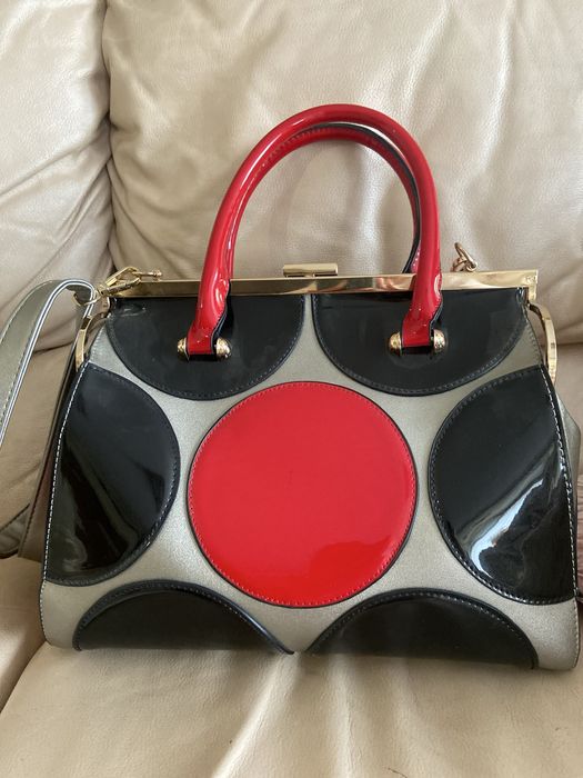 Гарна лакова сумка