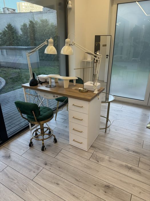 Wynajmę 2 stanowiska mani/pedi