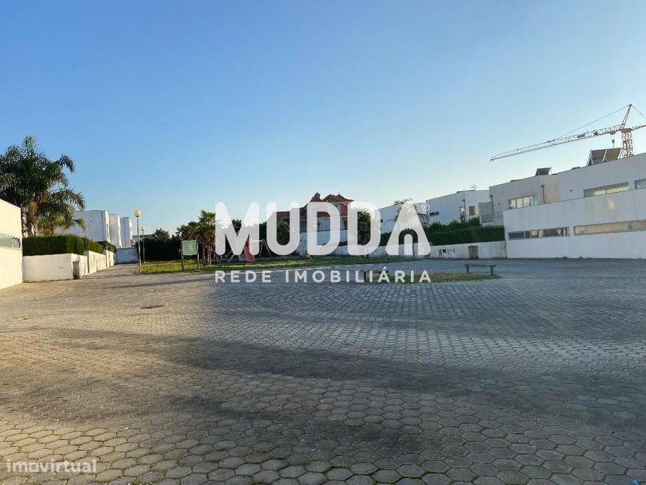 Terreno de 759 m2 para Construção