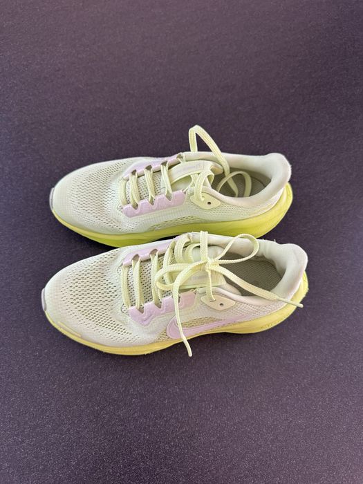 Продам детские кроссовки Nike