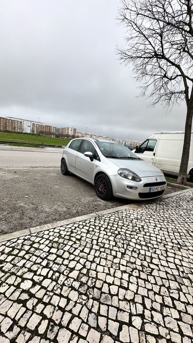 Fiat punto 2012 bem estimado e vendo por 35000 negociavel