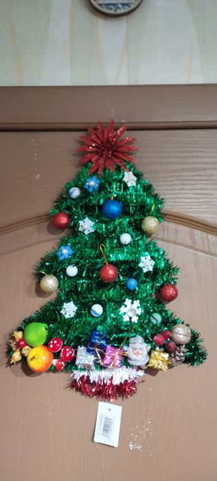 Из шишек гирлянды ирлянды!Ёлка! Ялинка! Новорічна ялинка!