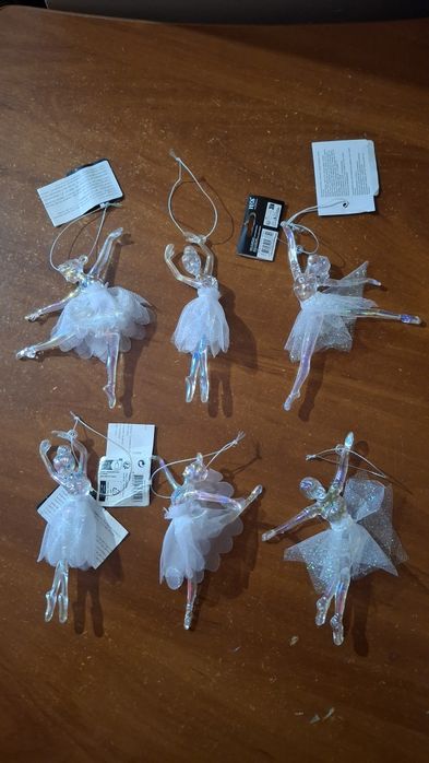 Тендітні ялинкові іграшки