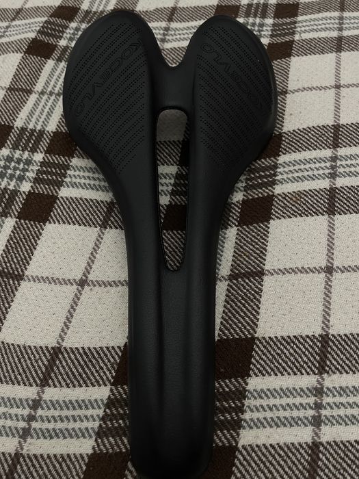 Продам шоссейное карбоновое седло KOCEVLO