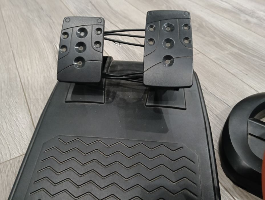 Игровой руль Genius