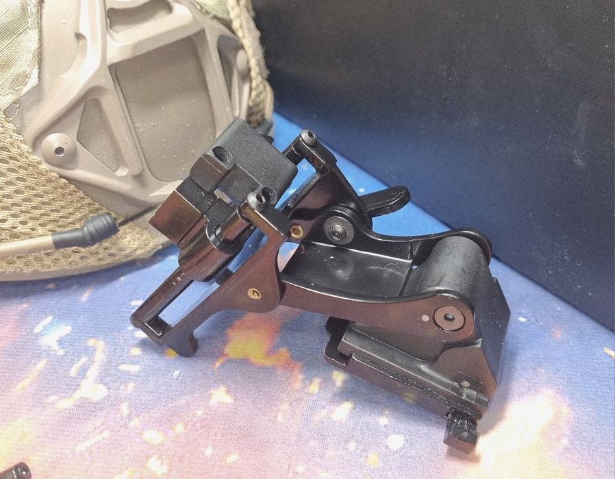 Montaż noktowizora NVG USGI Norotos Rhino, outdoor