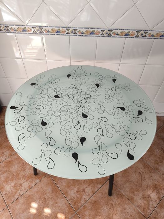 Mesa Ikea Tampo de Vidro base de Metal