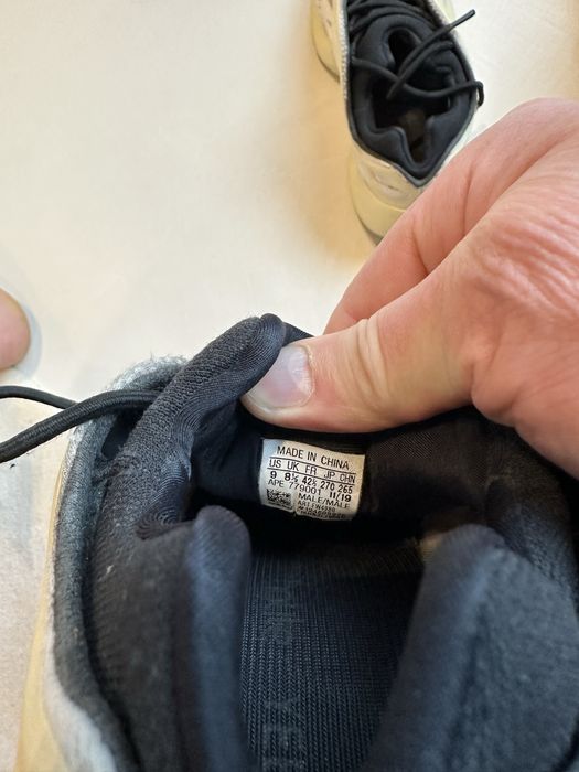 Кроссовки Adidas Yeezy 700 ст. 27 см